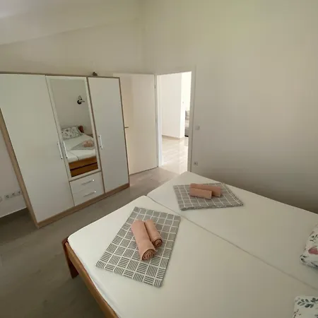 Mare I Ive Apartment *